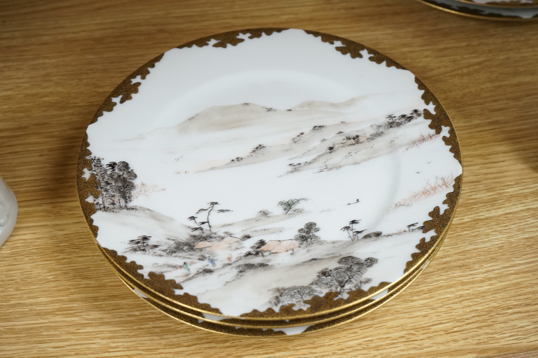 Four Japanese gilt decorated plates, Meiji period, 21cm diameter